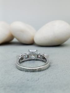 Bague de mariage Hip Hop de luxe en or 14 carats pour femme pour fête classique certifiée VVS Full Princess Cut Baguette Diamond - Product Image 4