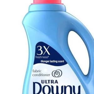 Détergent à lessive liquide Tide + Downy Fraîcheur de printemps 94 brassées 132 FL OZ - Product Image 1