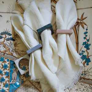 Anneaux de serviette ronds en bois sculptés à la main, anciens et personnalisés, pour la table, pour la maison, le restaurant, la fête - Product Image 3