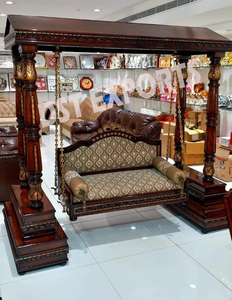 Jhula de teca pulida antigua con pilares de diseñador Columpio de madera de teca real con pilares tallados Jhula de teca artesanal con diseñador - Product Image 2