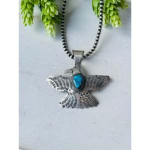 Pendentif Thunderbird en turquoise de Butte Kingman et argent sterling avec serti clos et technologie d'incrustation cheminée - Product Image 1