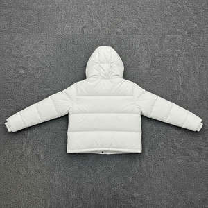 Vestes matelassées chaudes d'hiver pour femmes de haute qualité Remplissage en coton matelassé à capuche Fermeture éclair respirante Vestes à bulles pour femmes - Product Image 2