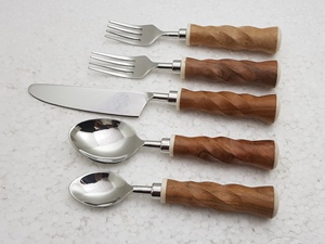 Ensemble de couverts de luxe de style portugais pour restaurant, 5 pièces, finition mate, avec manche en bois/résine, pour mariage, en acier inoxydable - Product Image 3