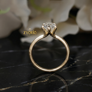 Anillo de Compromiso Solitario de Oro de 10K con Corte Marquesa, Elegante Anillo Nupcial Navette, Joyería Minimalista para Boda - Product Image 4
