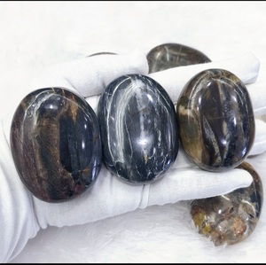 Pierre de paume en bois pétrifié, cristal de guérison, encourage le courage, la confiance, attire les opportunités positives, abondance d'énergie, peinte - Product Image 2