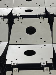 Pièce de fabrication de tôles de précision, plaque de montage en acier, découpe au laser, revêtement en poudre, équipement industriel OEM, composant du Vietnam - Product Image 6