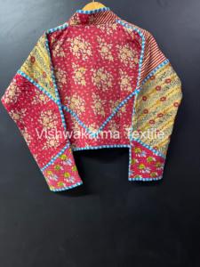 Veste courte matelassée vintage éco-responsable pour femmes, faite à la main en Inde avec poche, manteau d'automne et d'hiver - Product Image 6