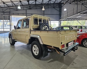 Toyota Land Cruiser 2021 Usada en Excelentes Condiciones, Doble Cabina, 6x6, Volante a la Derecha/Izquierda - Product Image 3
