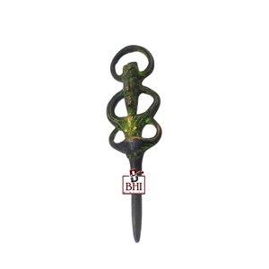 Ouvre-bouteille en laiton Accessoires de bar uniques OUVRE-BOUTEILLE EN LAITON MONTÉ AU MUR "Femme" 175mm - Product Image 4