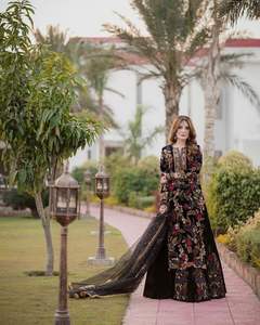 Dernière collection de Kurti Lehenga en velours de viscose pur brodé par Fab Zone Vêtements indiens et pakistanais - Product Image 2