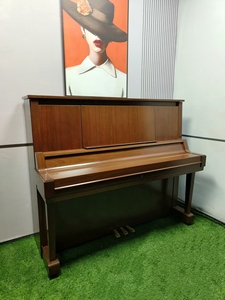 เปียโนยามาฮ่า W102 คุณภาพญี่ปุ่น 88 คีย์ แบบตั้งตรง สำหรับมืออาชีพ เสียงใสทรงพลัง พร้อมสำหรับการแสดงบนเวที ดีไซน์คลาสสิก - Product Image 2