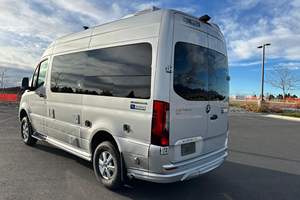 Mercedes-Benz Sprinter 2500 2021 para Viajes Interestatales, Edición 19 Tommy Bahama, 4x4, ~4,200 Millas, Conversión Completa a Camper, Diésel V6 - Product Image 5