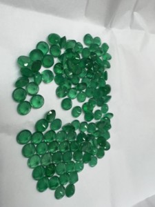 พลอยออนิกซ์สีเขียวธรรมชาติคุณภาพดี ทรงกลมเจียระไนแบบบริลเลียนท์ ขนาด 5.6 มม. - Product Image 2