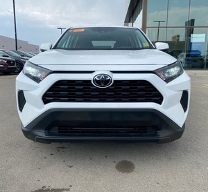 Toyota RAV4 LE AWD 2024 de Alto Rendimiento y Gran Capacidad - Product Image 1