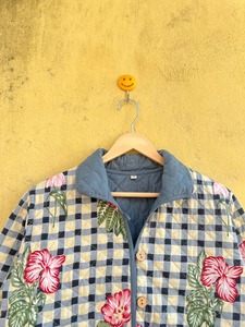 เสื้อแจ็คเก็ตผู้หญิงผ้าฝ้าย 100% ระบายอากาศได้ดี สไตล์ลำลอง แบบควิลท์ กลับด้านได้ เป็นมิตรกับสิ่งแวดล้อม ลายดอกไม้วาดมือ แถบสีตัดกัน ใส่ได้ทุกฤดู - Product Image 3