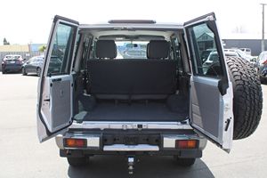 TOYOTA LAND CRUISER LX 4.5DT 4WD 5MT RHD 2021 SUV DE PRIMERA MANO - Product Image 2