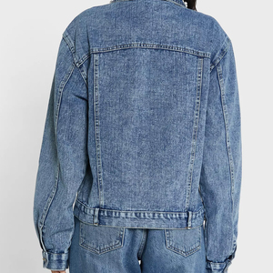 Prix de gros Veste en jean à double rabat sur la poitrine avec poche plaquée logo personnalisé Veste en tissu de coton doux et confortable pour les femmes. - Product Image 3