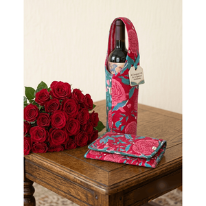 Ensemble de 2 housses pour bouteille de vin et pochettes à bijoux Bella Rose pour la Saint-Valentin - Product Image 1