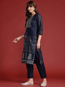 Lámina de impresión Yoke Design Gotta Patti rayón viscosa Kurta con pantalones y Dupatta - Product Image 3