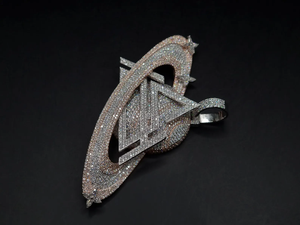 Personalizado VVS Moissanite Diamond Rose Gold Plated 925 Silver Iced Out Hip Hop Style 3D Logo Colgante para raperos al mejor precio - Product Image 2