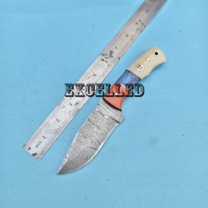 Couteau de chasse de camping en acier damas fait à la main de meilleure qualité avec gaine en cuir Couteaux japonais - Product Image 5