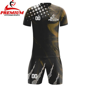 Uniforme de football respirant personnalisable avec technologie de séchage rapide et techniques de coupe automatisées - Product Image 1