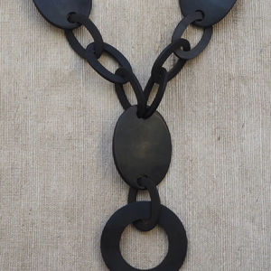 Collier de luxe en corne de buffle fait à la main, bijoux naturels et durables pour femmes, haute qualité - Product Image 1