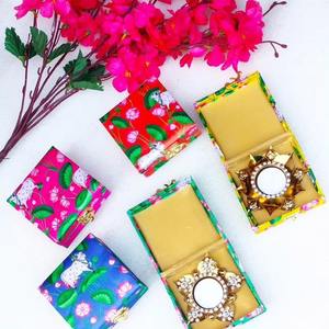 Pichwai Art Caja de regalo de madera para graduación Boda India Regalo de regreso Haldi Mehndi Despedida de soltera Favores Eid Ramadán Graduación - Product Image 5