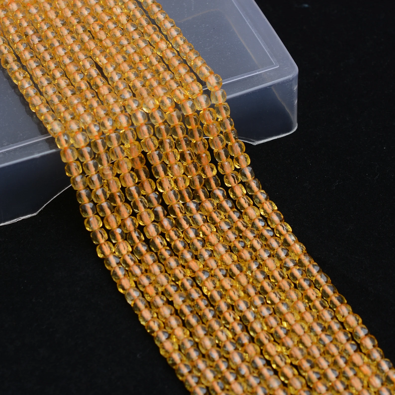 สีเหลือง