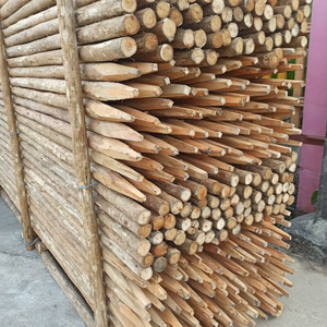 Piquets en bois naturel pour clôture de jardin Prix compétitif Piquets de jardin ronds en bois dur - Product Image 2