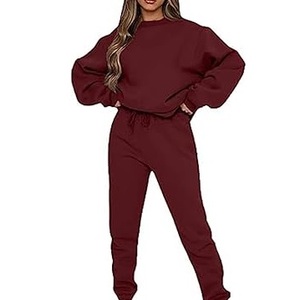 Ensemble de survêtement 2 pièces ample et respirant pour le yoga et la gym, avec haut court et pantalon oversize empilé, modèle vierge, très demandé - Product Image 4