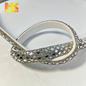Cinta de diamantes de imitación multicolor con incrustaciones de cristal, material decorativo para la correa superior de sandalias y bolsos de mano - Product Image 3