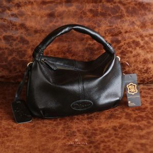 Sacs en cuir souple colorés pour femmes Pochette à poignée roulée élégante en 6 nuances élégantes faites à la main par Djoen Leather From Indonesia - Product Image 2