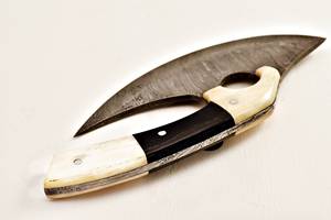 Cuchillo Ulu de acero de Damasco hecho a mano con hueso y mango de cuerno de búfalo para picar y cortar en la cocina - Product Image 3