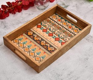 Bandeja de Madera Amarilla Estampada para Servir, Plato de Madera de Mango Hecho a Mano con Asas, Bandejas Decorativas Duraderas al Mejor Precio - Product Image 1