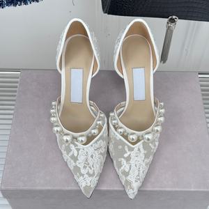 รองเท้าส้นเตี้ยสีขาวสำหรับเจ้าสาว ดีไซน์หรูหรา สวมใส่สบาย สายรัดเส้นเดียว สวมง่าย ระบายอากาศได้ดี ประดับโบว์ตาข่ายสีขาว - Product Image 5