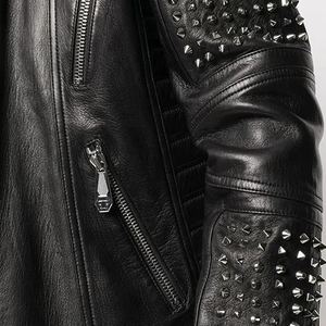 Chaqueta de invierno de cuero con tachuelas para hombre funcional con líneas suaves aislamiento suave y almacenamiento lateral para entornos urbanos helados - Product Image 6