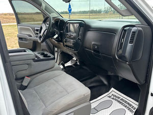 GMC 3500 Crew Cab & Chassis 2018 - Product Image 5