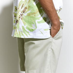 Pantalones cortos de hombre de poliéster de golf informales en blanco de color sólido para entrenamiento que absorbe la humedad de secado rápido con logotipo personalizado - Product Image 4