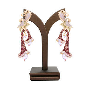 Pendientes colgantes antiguos AD de lujo modernos, joyería de perlas artificiales de lujo personalizada, chapado en oro mate para bodas - Product Image 1