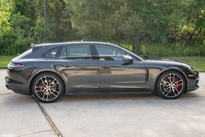 Panamera GTS Sport Turismo 2022, V8 Twin-Turbo, Tracción en las Cuatro Ruedas, Paquete Premium, Sin Modificar - Product Image 2