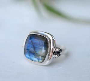 Bague en labradorite, argent 925, pierre de labradorite naturelle, coupe carrée, pierre précieuse, bague de maman, cadeau pour elle, bijoux de mariage - Product Image 3
