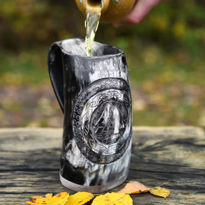 Tasse en corne naturelle Viking Drinking Animal religieux écologique 3D sculpté à la main gravé de haute qualité - Product Image 1
