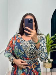 Sari en soie de haute qualité le plus vendu Saree de séquence de fausse georgette avec chemisier fantaisie vêtements de fête pour femmes indiennes et pakistanaises - Product Image 3