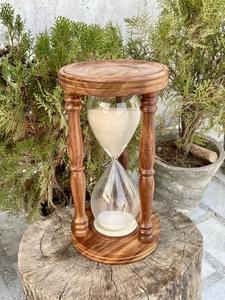 Sablier en bois unique fabriqué avec un cadre en noyer de qualité supérieure, des tubes en verre transparent et une minuterie réglable - Product Image 5