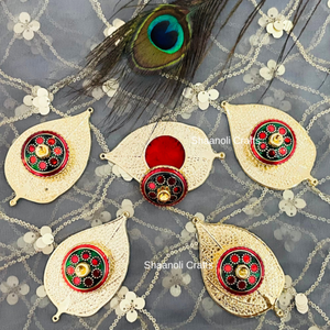 Kumkum design en laiton plaqué or, plateau Chawal Paan, magnifique plateau design pour mariage, Sangeet, Haldi et festivals - Product Image 1