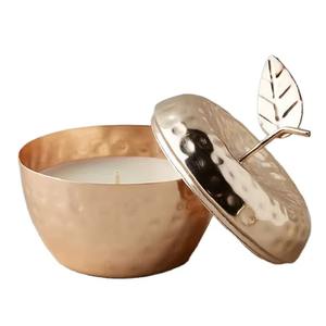 Le lustre métallique le plus exigeant attire la lumière des bougies dans un chatoiement qui ressent à la fois un charme vintage et futuriste pot de bougie élégant - Product Image 5