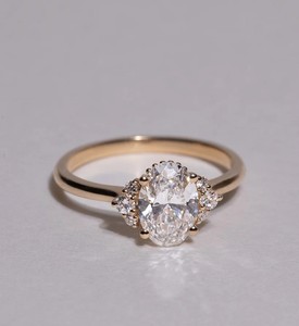 Hermoso anillo de diamante de 1 quilate cultivado en laboratorio, color F, corte ovalado, oro sólido de 18 quilates, joyería de boda, diseño personalizado, venta directa del fabricante - Product Image 6
