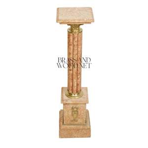 Elegante Pedestal de Mármol Rosa Salmón con Columna Acanalada y Relieve Ornamental de Latón - Product Image 1