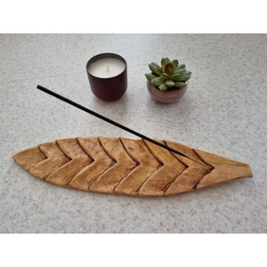 Brûleur d'encens en bois traditionnel avec motifs sculptés classiques pour la maison, le temple, la salle de yoga, la relaxation de l'espace de méditation - Product Image 1
